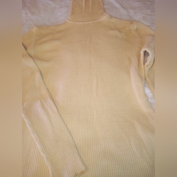 Cream colored turtle neck sweater - Picture 2 of 4